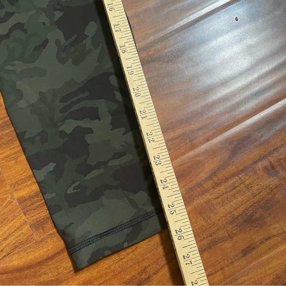Lululemon Camo Wander Under Leggings Size 14 Olive Green 25” Like New - Picture 4 of 6